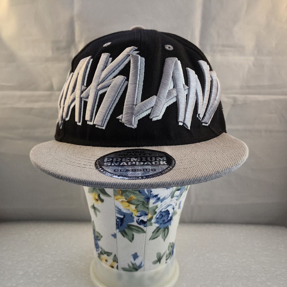 Oakland Premium Snap Back Classics Embroidered Black Grey Cap